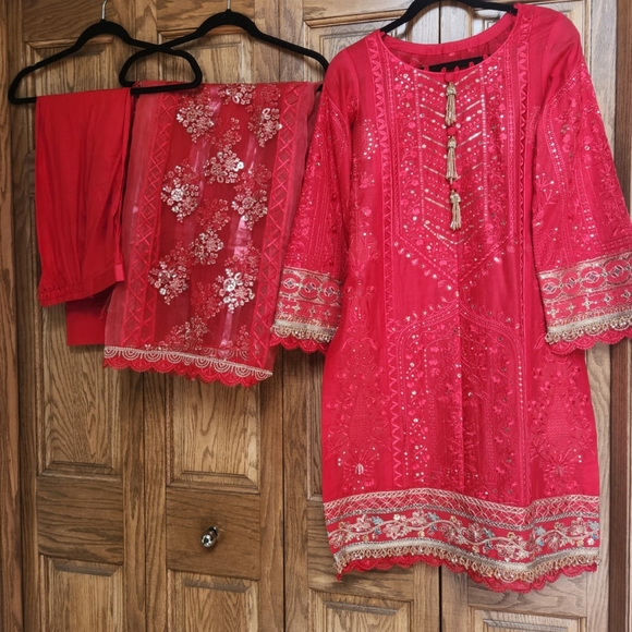 Maria b luxury lawn - Picture 2 of 5